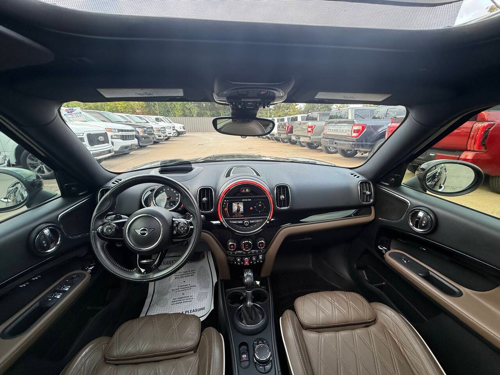 MINI Countryman Vehicle Full-screen Gallery Image 18