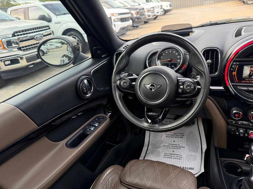 MINI Countryman Vehicle Full-screen Gallery Image 19