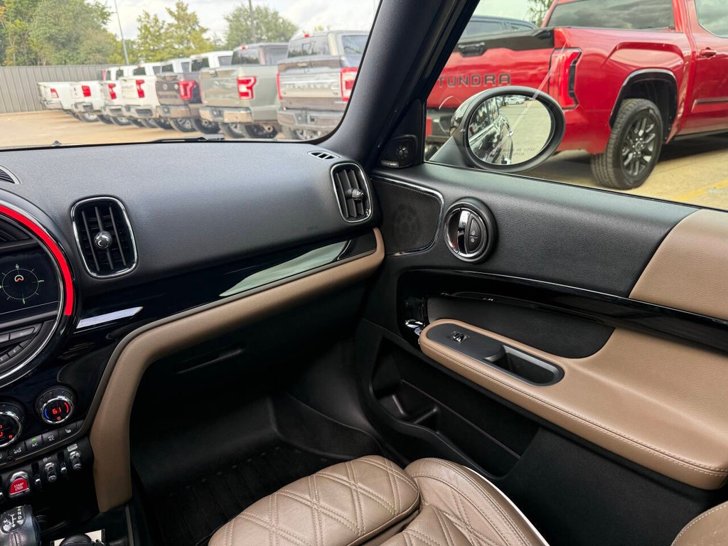 MINI Countryman Vehicle Full-screen Gallery Image 20