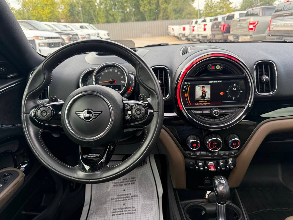 MINI Countryman Vehicle Full-screen Gallery Image 21