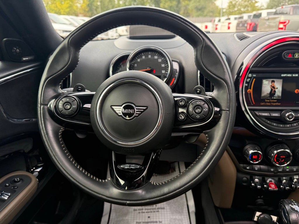 MINI Countryman Vehicle Full-screen Gallery Image 22