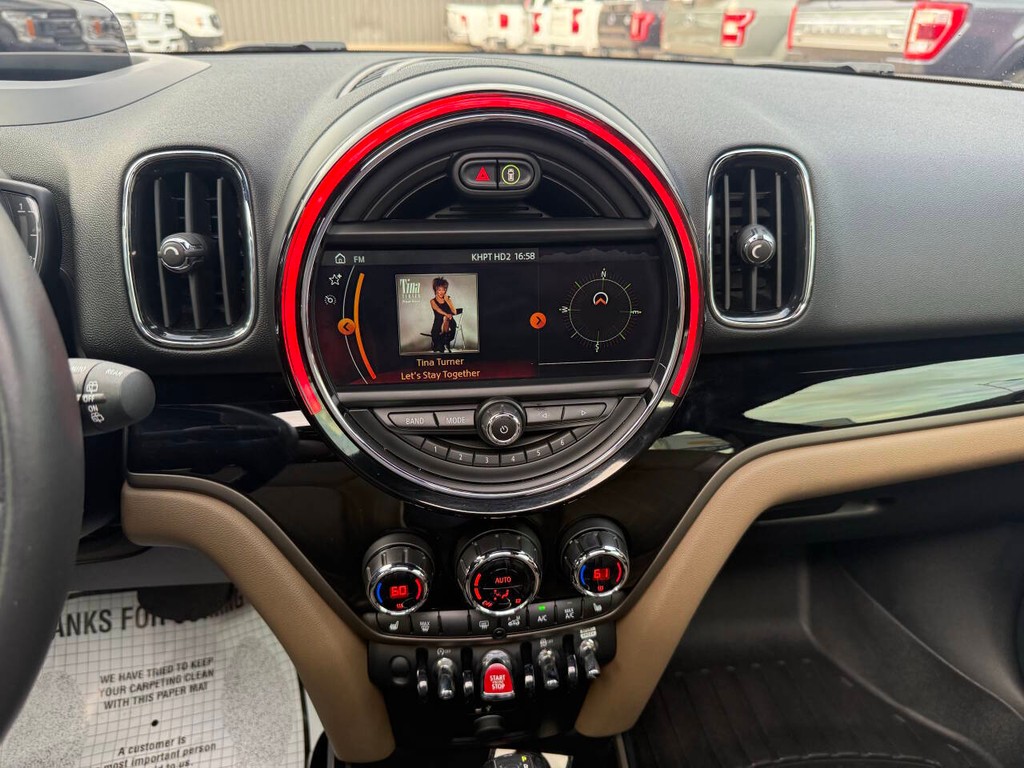 MINI Countryman Vehicle Full-screen Gallery Image 24