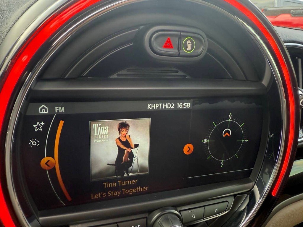 MINI Countryman Vehicle Full-screen Gallery Image 25