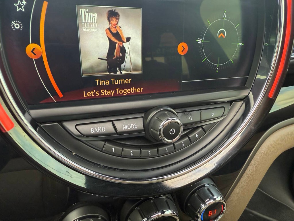 MINI Countryman Vehicle Full-screen Gallery Image 26