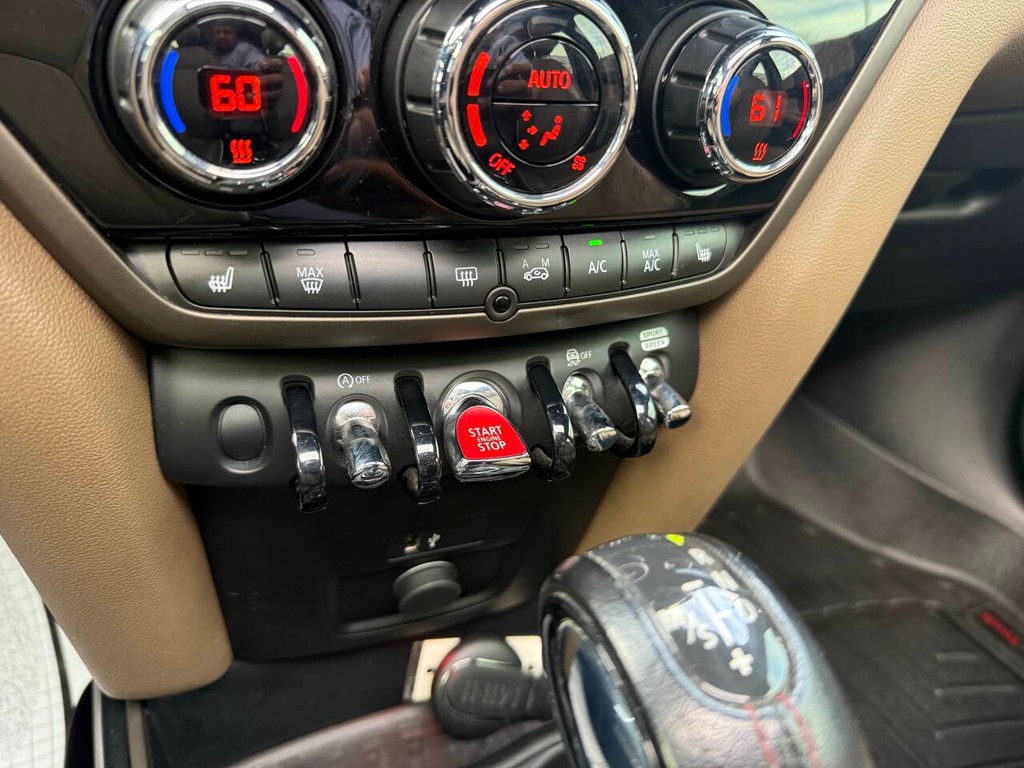 MINI Countryman Vehicle Full-screen Gallery Image 30