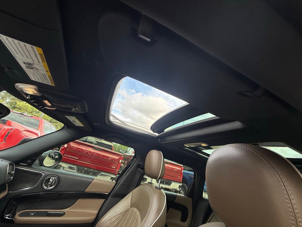 MINI Countryman Vehicle Full-screen Gallery Image 33