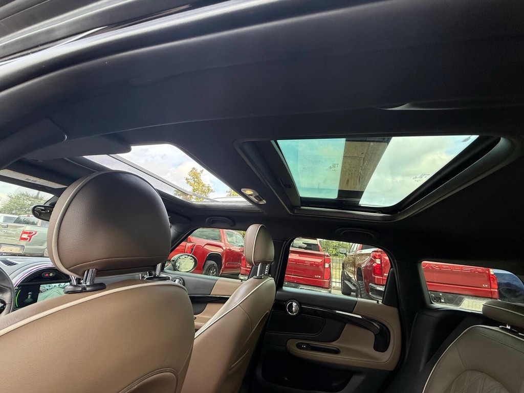 MINI Countryman Vehicle Full-screen Gallery Image 34