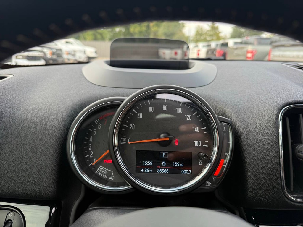 MINI Countryman Vehicle Full-screen Gallery Image 35