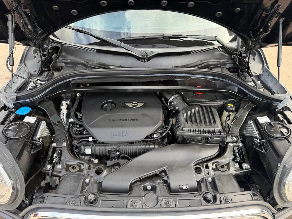 MINI Countryman Vehicle Full-screen Gallery Image 38