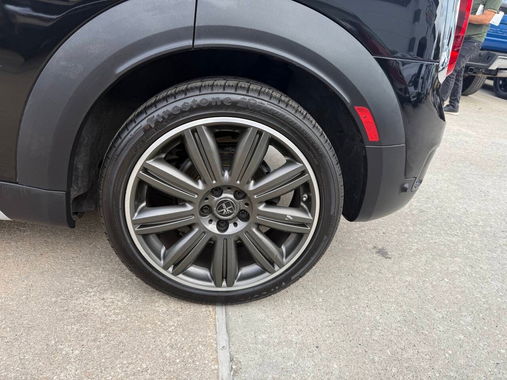 MINI Countryman Vehicle Full-screen Gallery Image 39