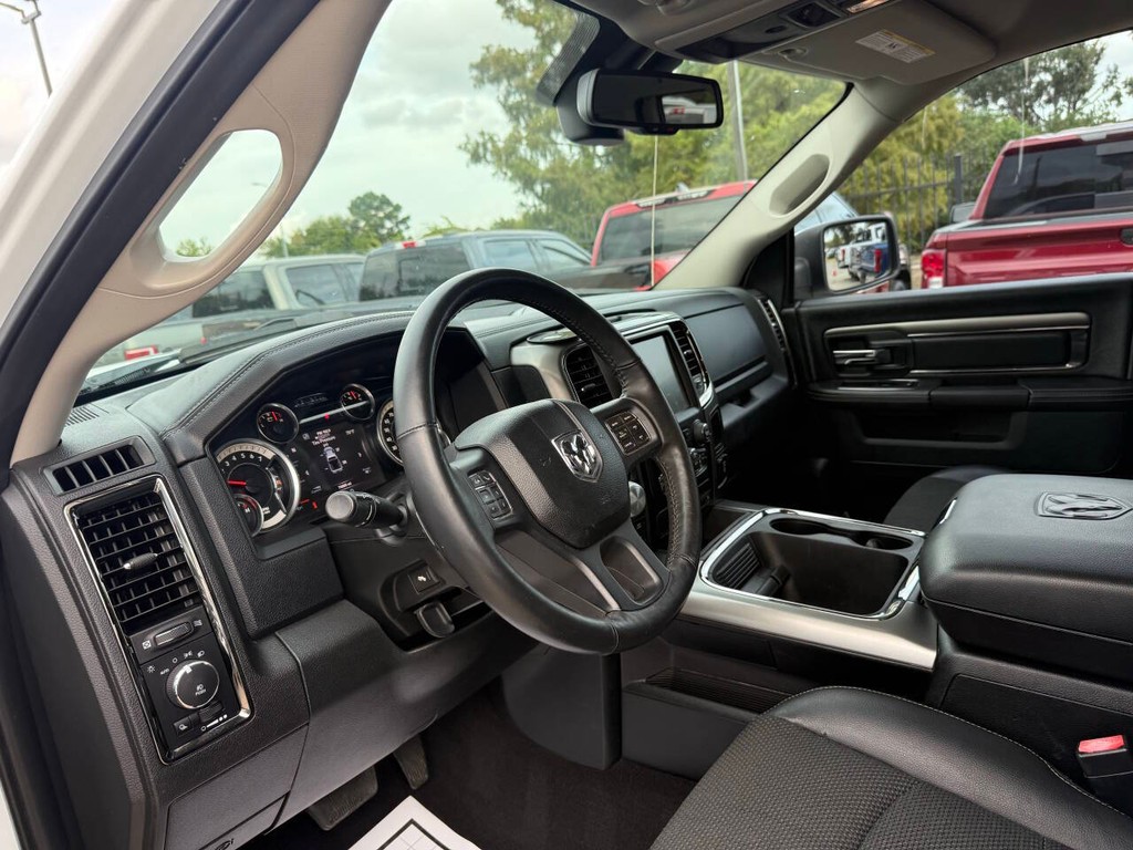 Ram 1500 Vehicle Full-screen Gallery Image 06