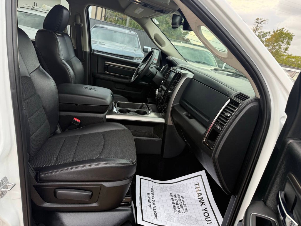 Ram 1500 Vehicle Full-screen Gallery Image 10