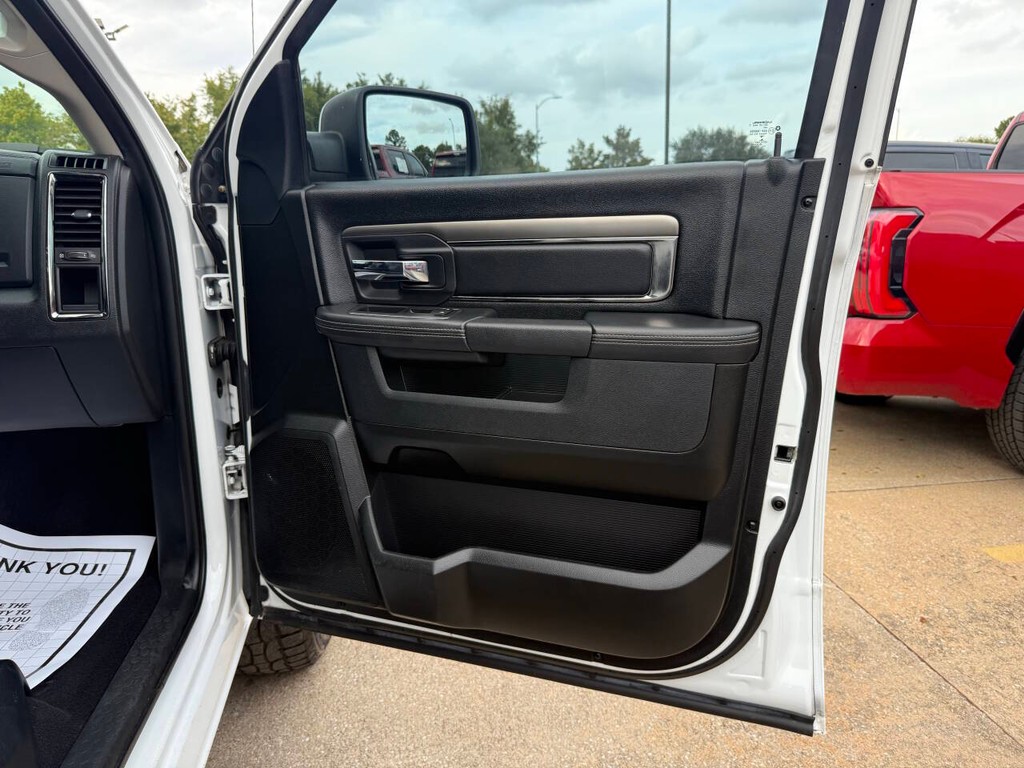 Ram 1500 Vehicle Full-screen Gallery Image 11