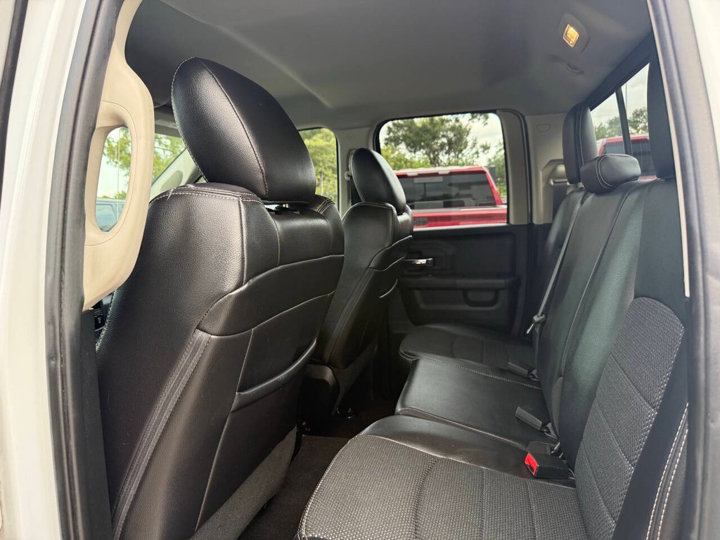 Ram 1500 Vehicle Full-screen Gallery Image 12