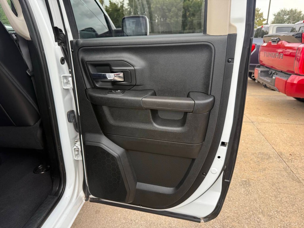 Ram 1500 Vehicle Full-screen Gallery Image 16