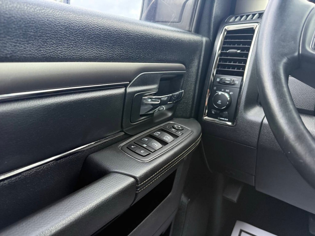 Ram 1500 Vehicle Full-screen Gallery Image 29