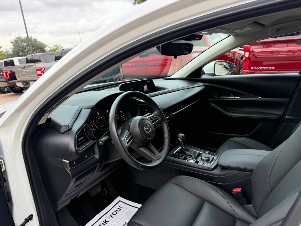 Mazda CX-30 Vehicle Full-screen Gallery Image 06