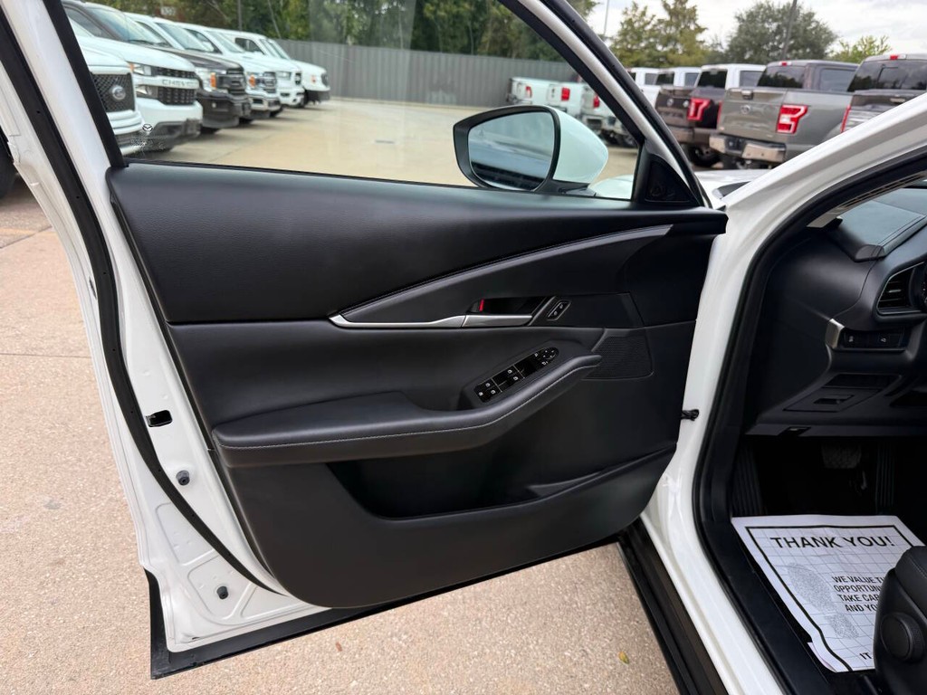 Mazda CX-30 Vehicle Full-screen Gallery Image 08