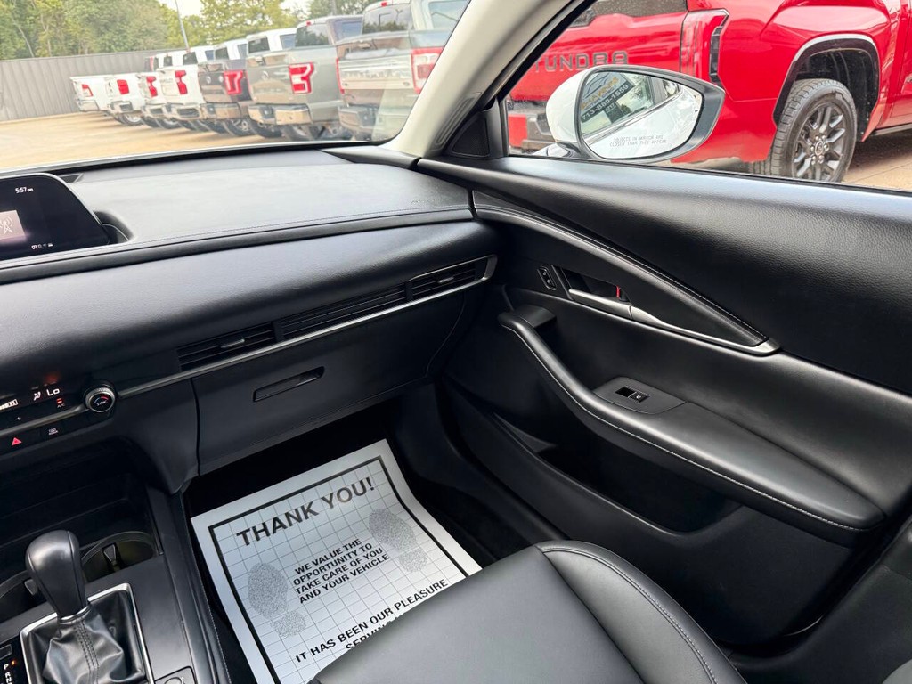 Mazda CX-30 Vehicle Full-screen Gallery Image 20