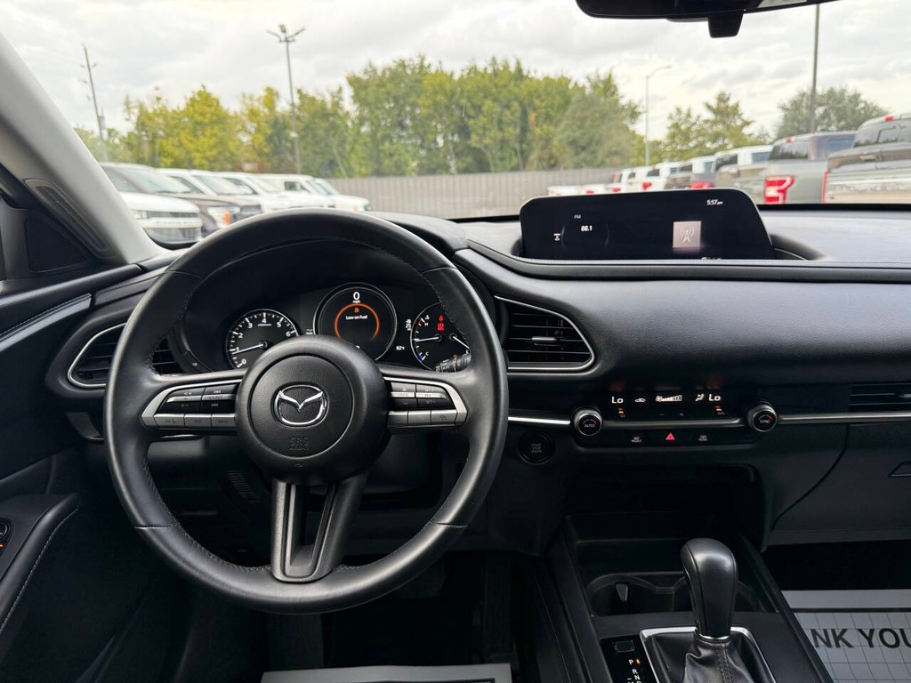 Mazda CX-30 Vehicle Full-screen Gallery Image 21