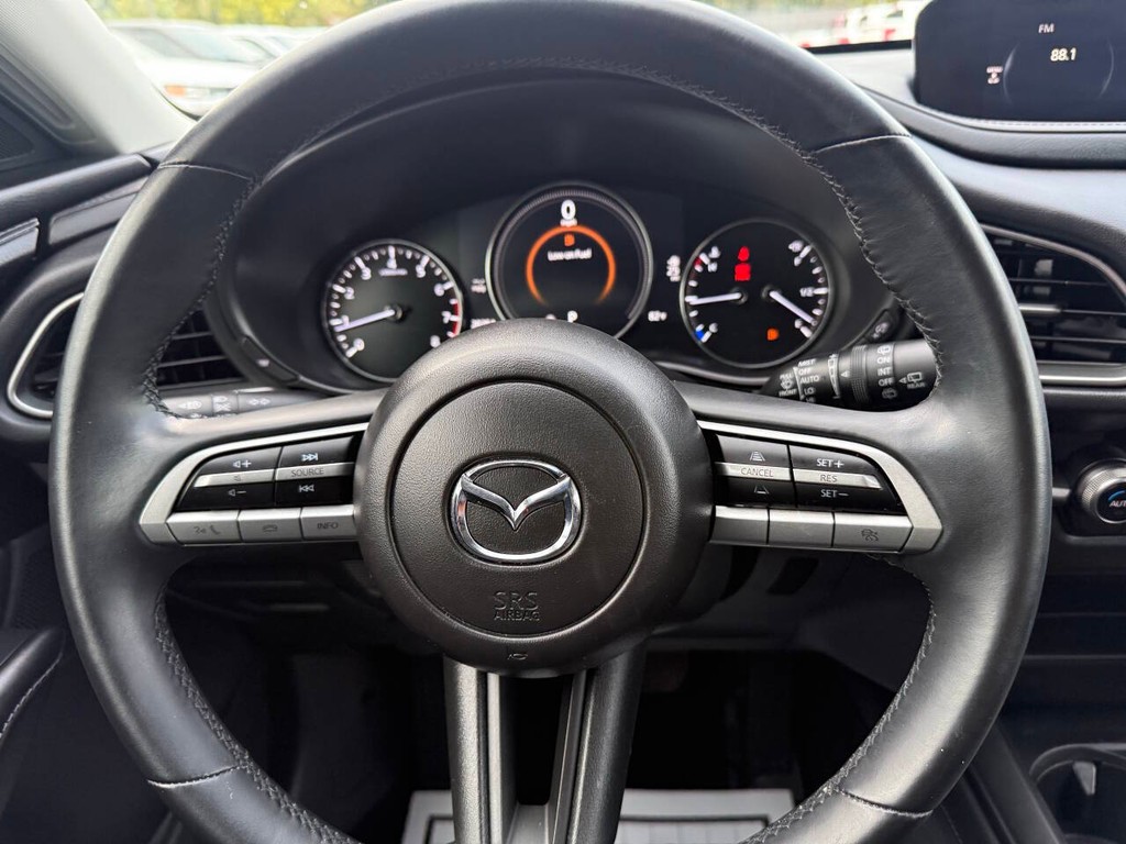 Mazda CX-30 Vehicle Full-screen Gallery Image 23