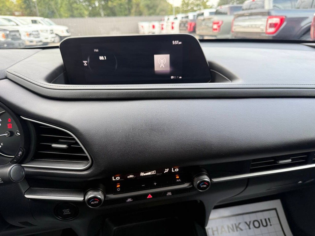 Mazda CX-30 Vehicle Full-screen Gallery Image 24