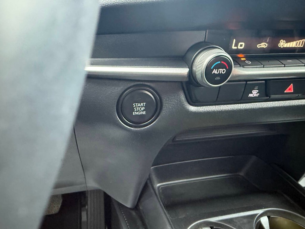 Mazda CX-30 Vehicle Full-screen Gallery Image 27