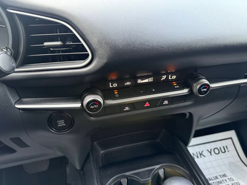 Mazda CX-30 Vehicle Full-screen Gallery Image 28