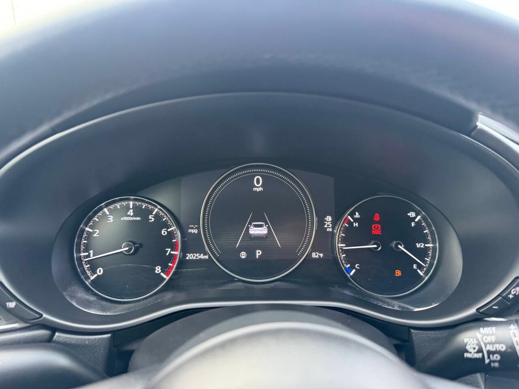 Mazda CX-30 Vehicle Full-screen Gallery Image 31