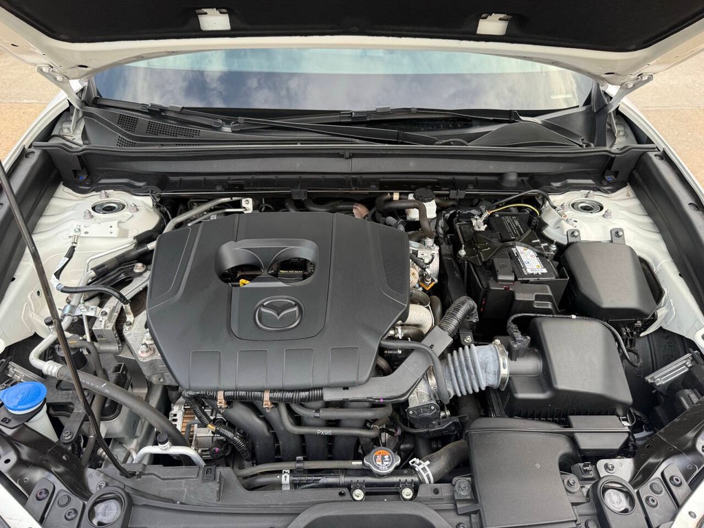 Mazda CX-30 Vehicle Full-screen Gallery Image 35