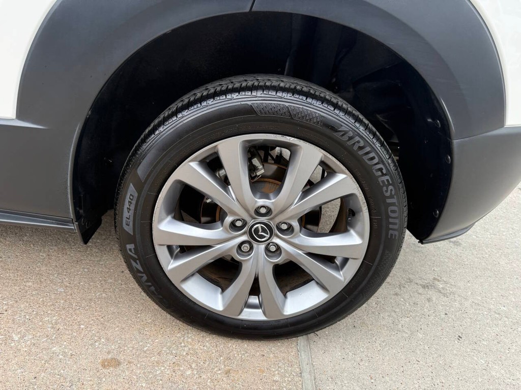 Mazda CX-30 Vehicle Full-screen Gallery Image 36