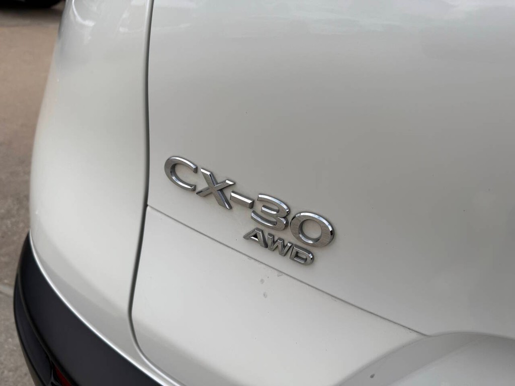 Mazda CX-30 Vehicle Full-screen Gallery Image 40