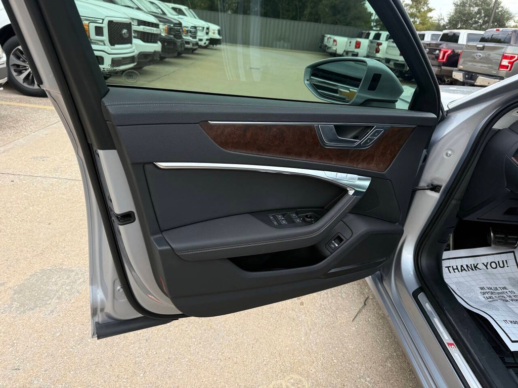 Audi A6 Vehicle Full-screen Gallery Image 08