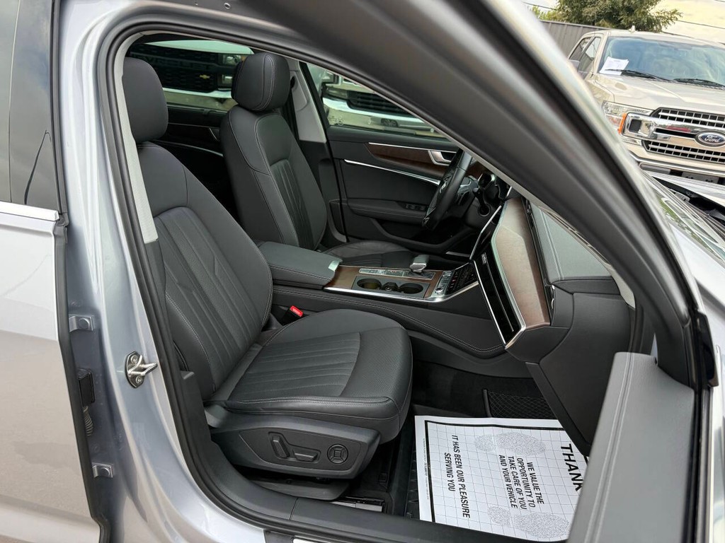 Audi A6 Vehicle Full-screen Gallery Image 10