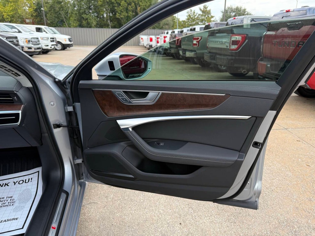 Audi A6 Vehicle Full-screen Gallery Image 11