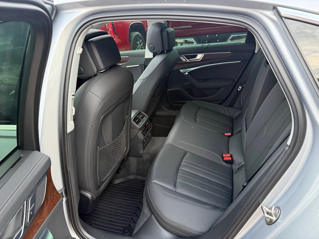 Audi A6 Vehicle Full-screen Gallery Image 13