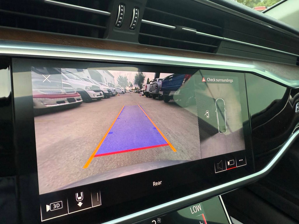 Audi A6 Vehicle Full-screen Gallery Image 26