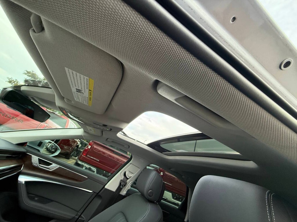 Audi A6 Vehicle Full-screen Gallery Image 30