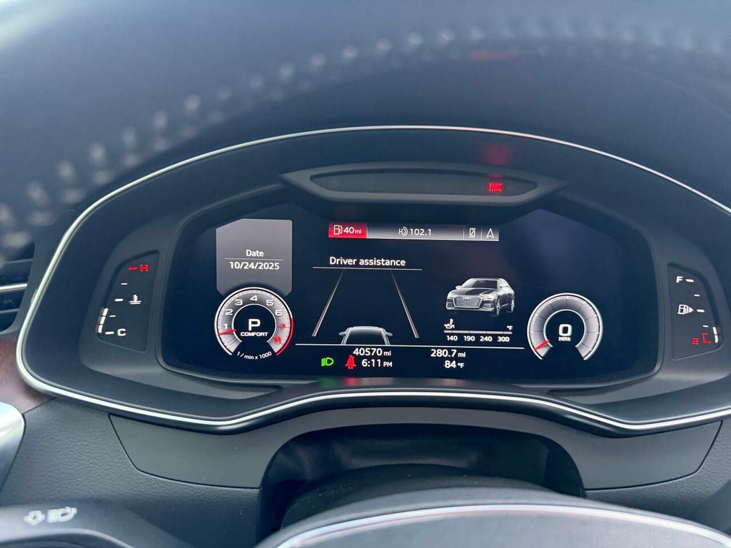 Audi A6 Vehicle Full-screen Gallery Image 31