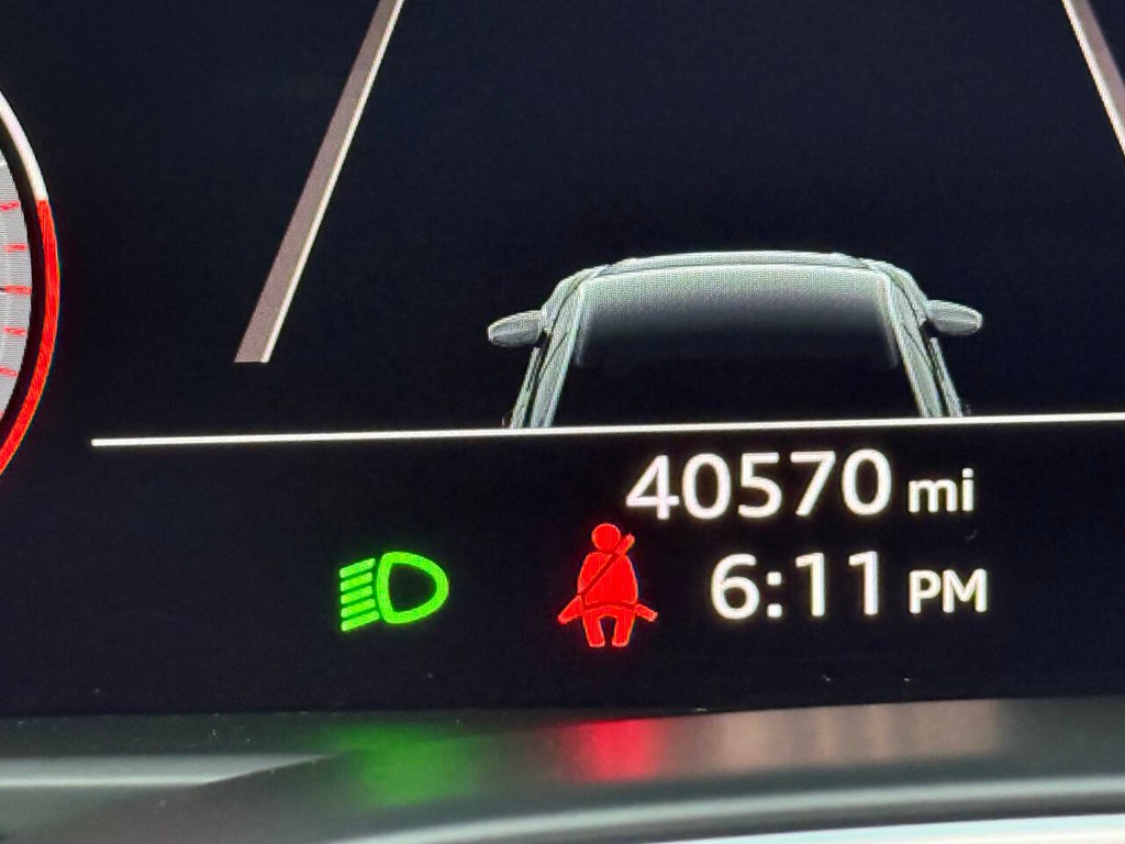 Audi A6 Vehicle Full-screen Gallery Image 32