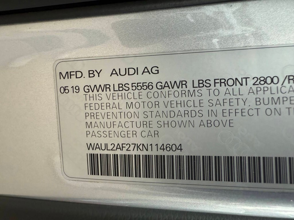 Audi A6 Vehicle Full-screen Gallery Image 33