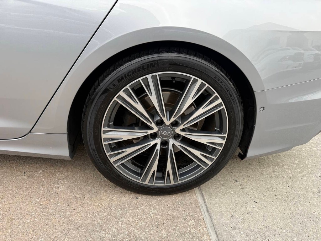 Audi A6 Vehicle Full-screen Gallery Image 35