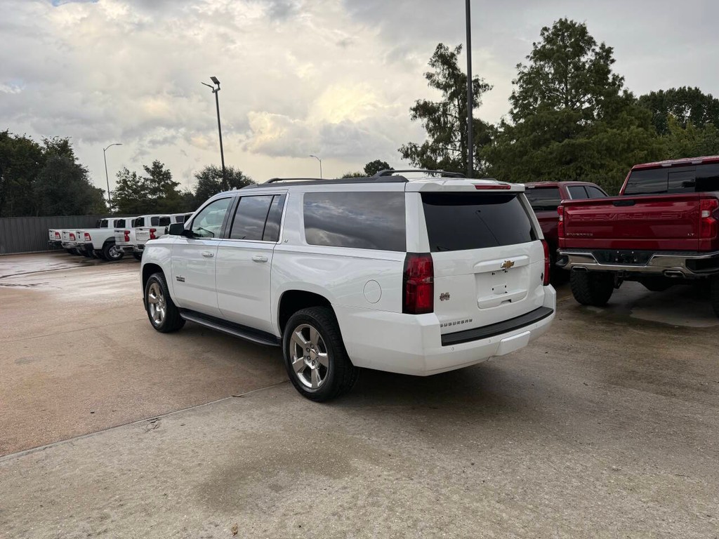 Chevrolet Suburban Vehicle Full-screen Gallery Image 04
