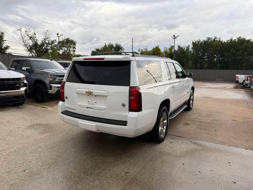 Chevrolet Suburban Vehicle Full-screen Gallery Image 05