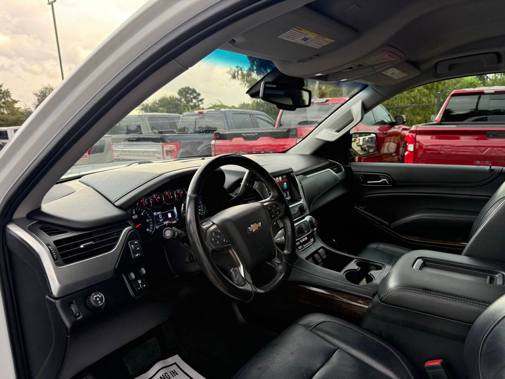 Chevrolet Suburban Vehicle Full-screen Gallery Image 06