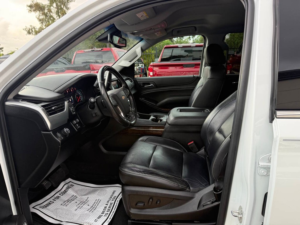 Chevrolet Suburban Vehicle Full-screen Gallery Image 07