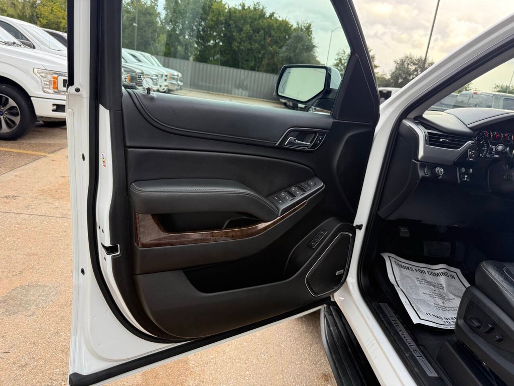 Chevrolet Suburban Vehicle Full-screen Gallery Image 08