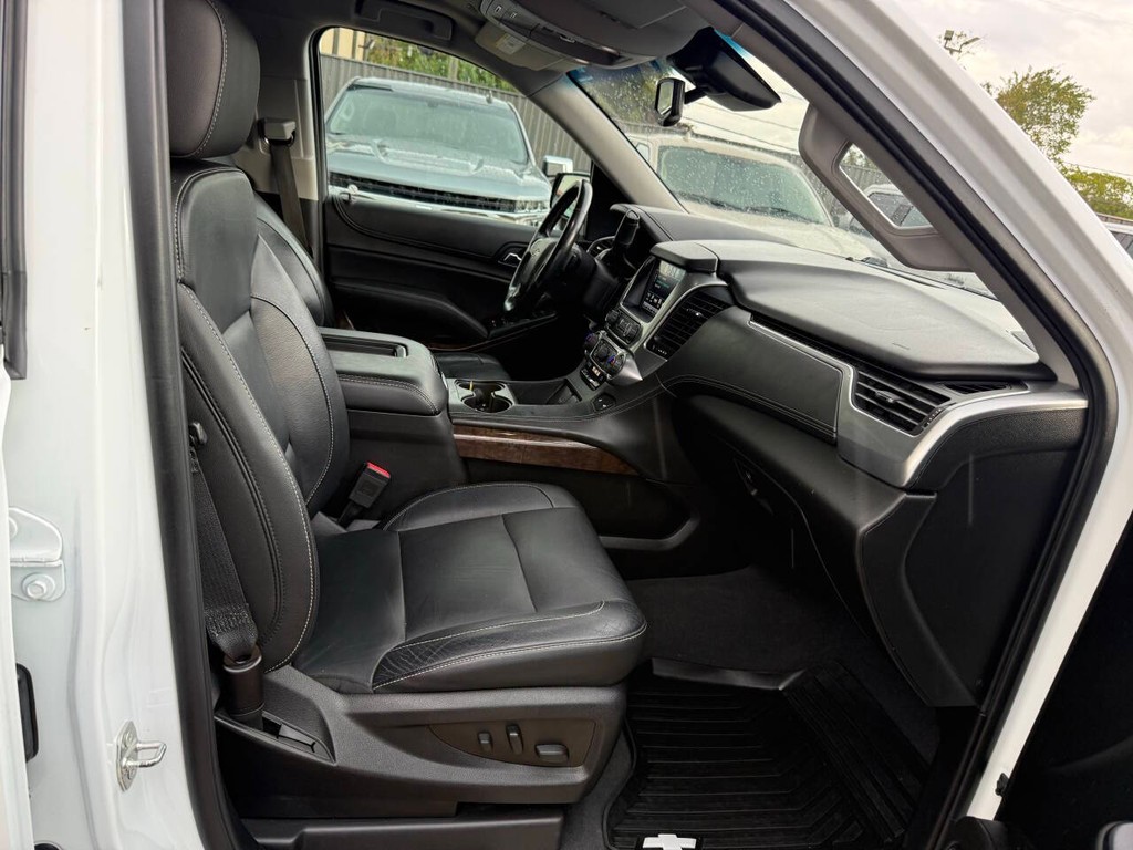 Chevrolet Suburban Vehicle Full-screen Gallery Image 10