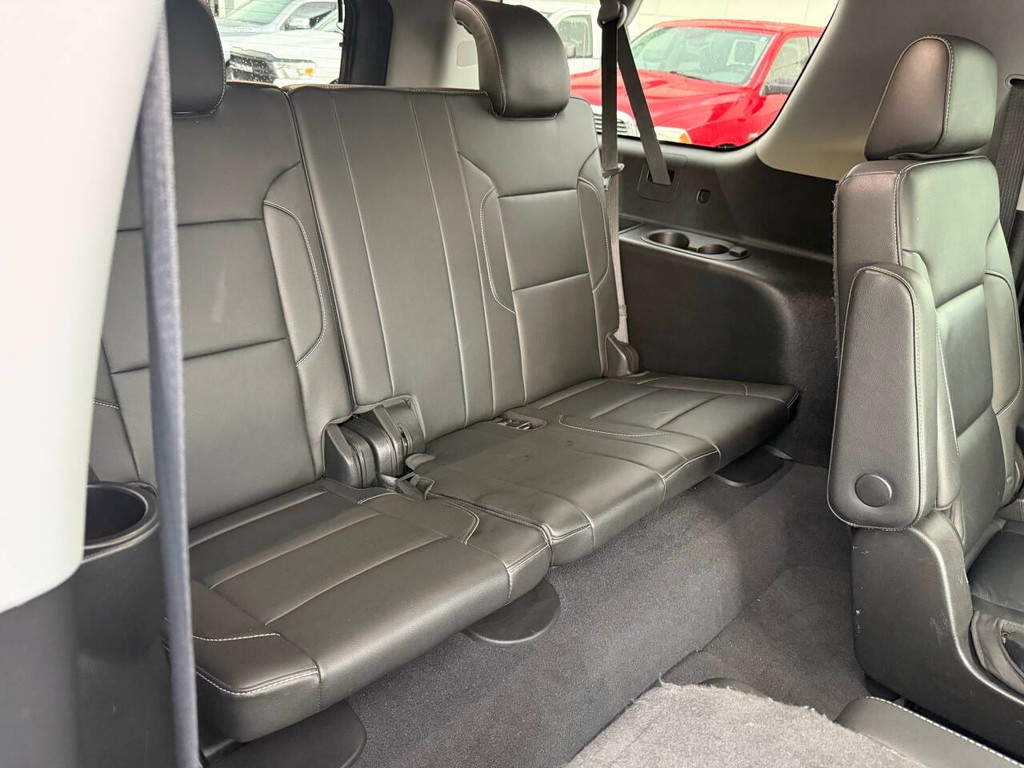 Chevrolet Suburban Vehicle Full-screen Gallery Image 17