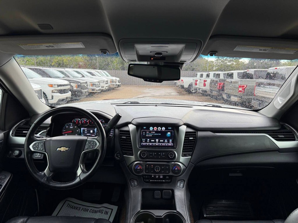 Chevrolet Suburban Vehicle Full-screen Gallery Image 19